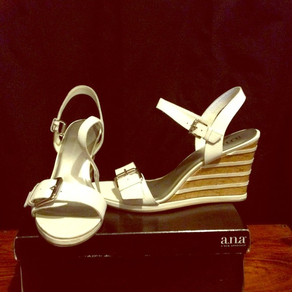 White Ana wedges