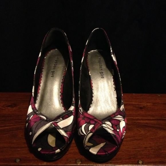 Purple and White Madden Girl Pumps
