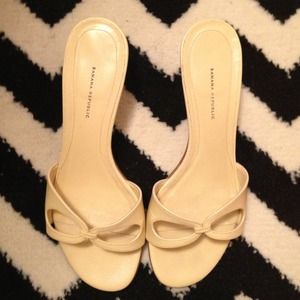 SOLD Pale yellow slide sandal