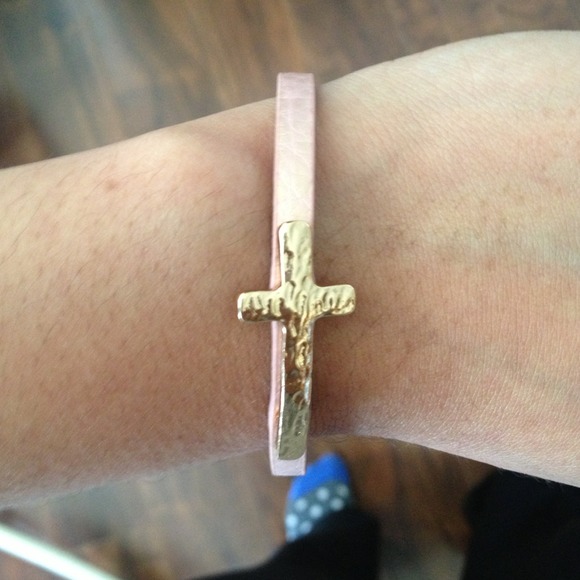 Chic cross bracelet - Picture 2 of 2