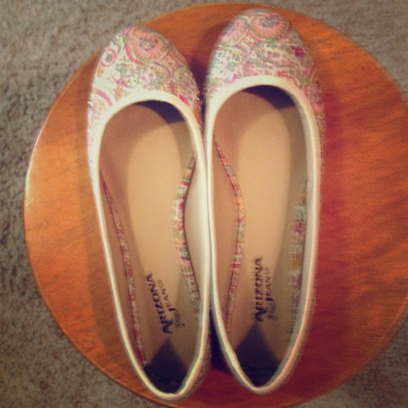 Floral printed flats