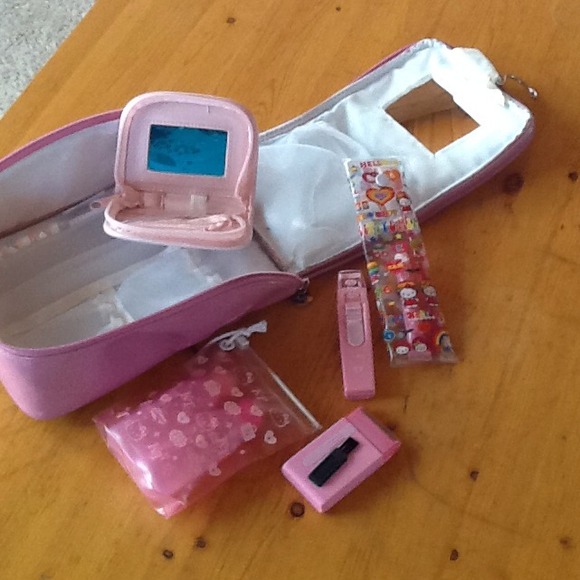 Hello Kitty Travel Kit.🐴