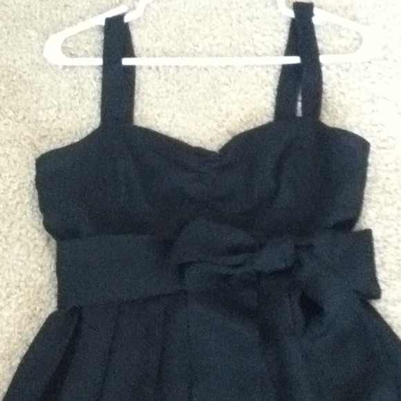 ***JUST REDUCED*** Perfect Little Black Dress - Picture 2 of 2