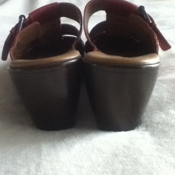 🌸EasySpirit Clogs - Picture 3 of 3