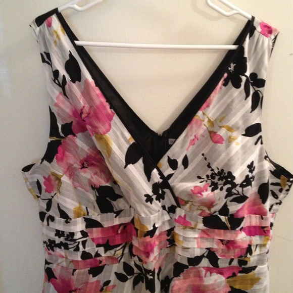 Fashion Bug floral dress - Picture 2 of 2