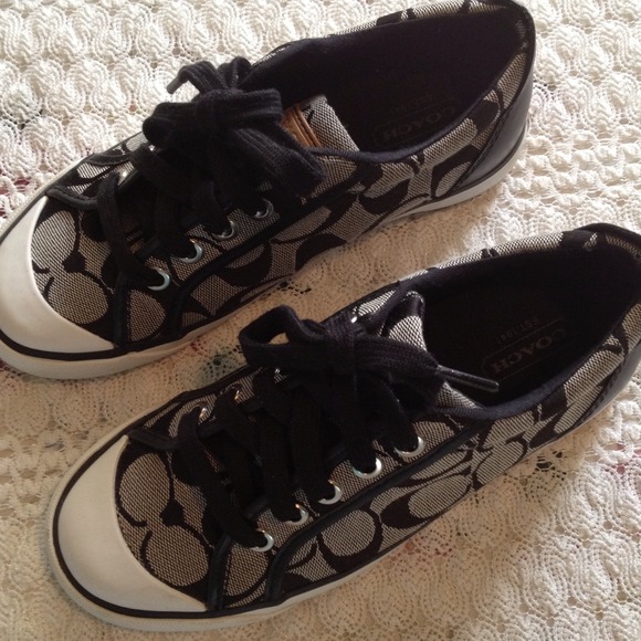 Authentic Coach Barrett shoes.