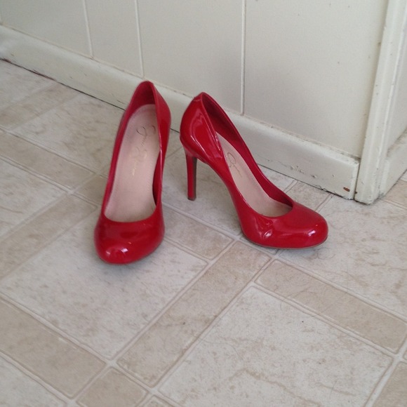 Lipstick red pumps
