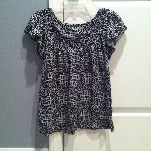 ❗️Sold❗️Black and white print top
