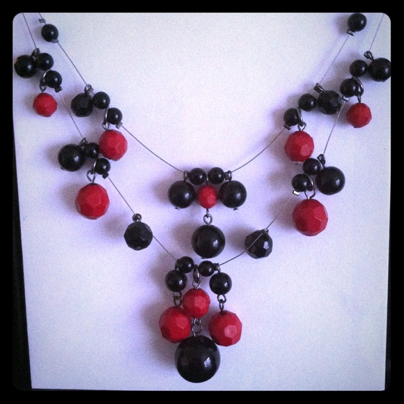 ❗SOLD❗Black & Red beaded Necklace