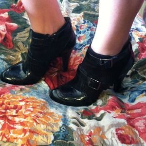Ellemennoo black upper cut shoes