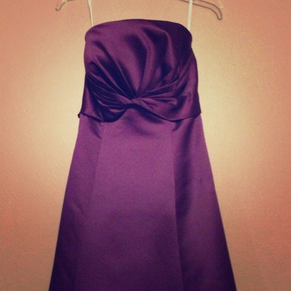 Gorgeous size 6 strapless eggplant dress.