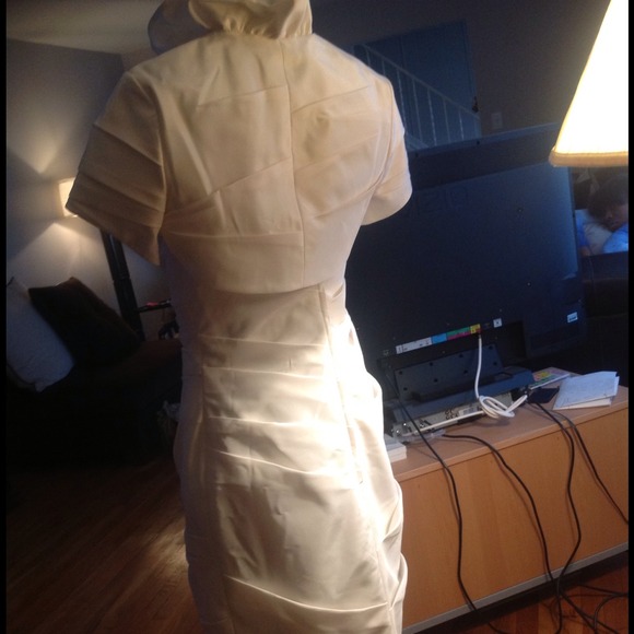 REDUCED Wedding Dress - Picture 2 of 3