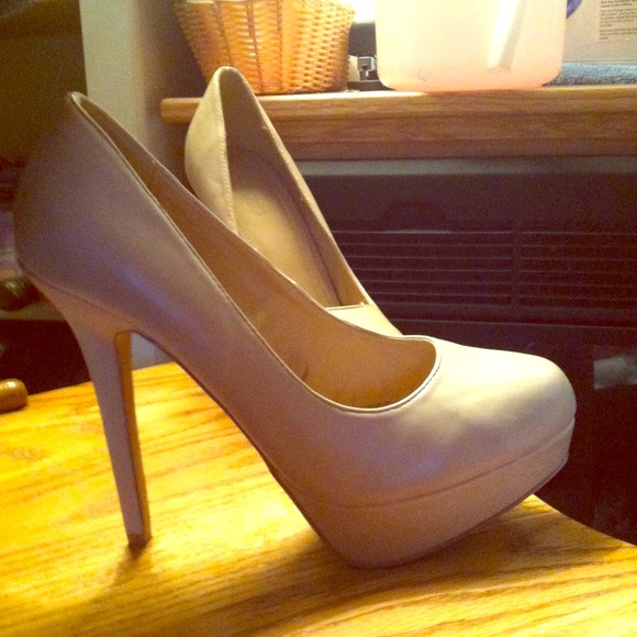 Forever 21 beige heels