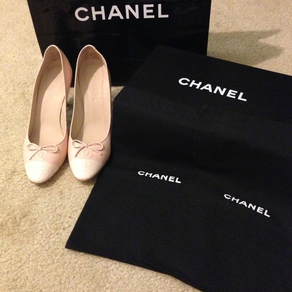 SOLD!! HP🎉🎉🎈🎈Authentic Chanel heels..