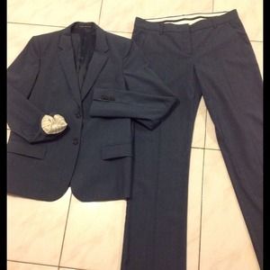 Theory women's 2 piece suit in navy blue