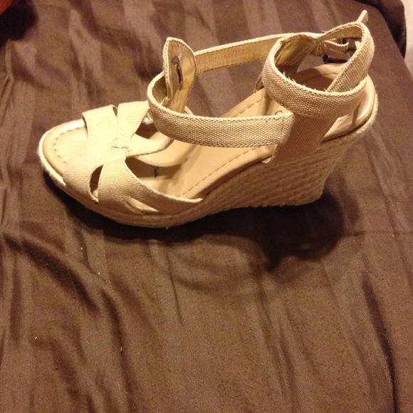 Guess wedges✨