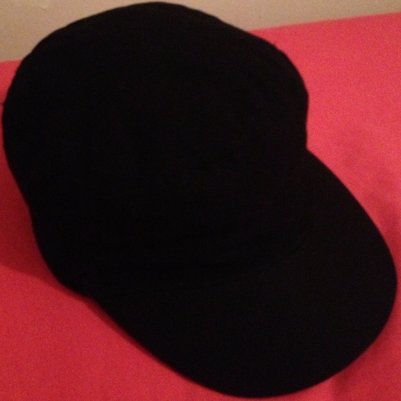 ⛔SOLD⛔Black Cap - Picture 3 of 4