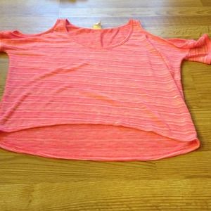 Daytrip top with cut out sleeves