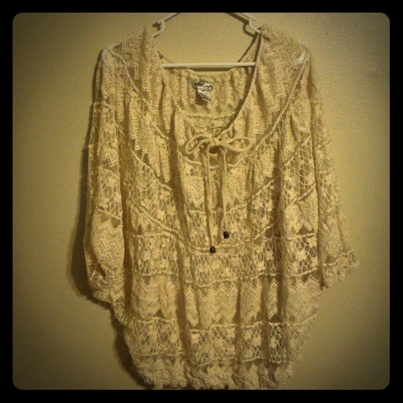 Cream lace crochet doleman 1/2 sleeve top