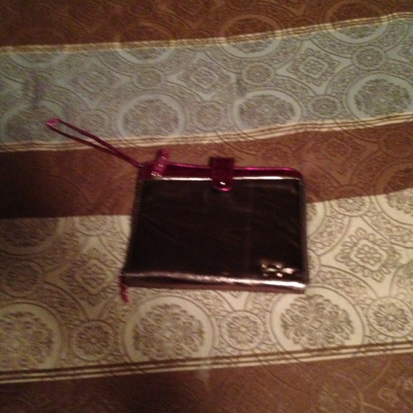 Jessica Simpson clutch