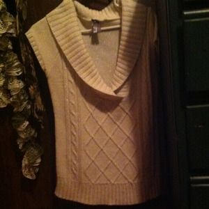 Vanity sweater like new.