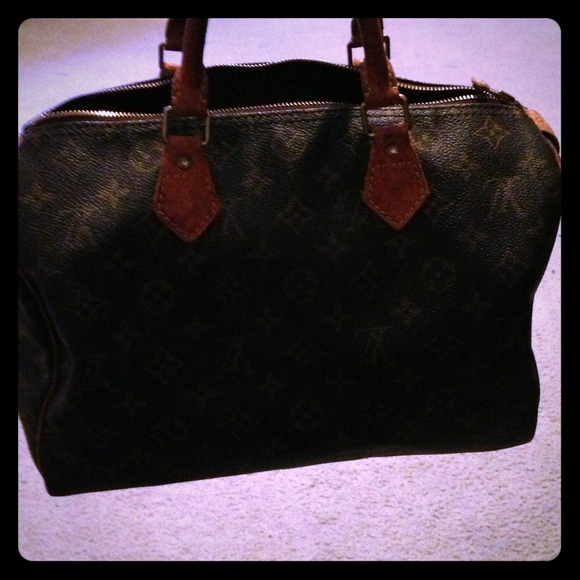 Authentic Louis Vuitton  size 35 Sold!!!!!!💯💯💯 - Picture 1 of 2
