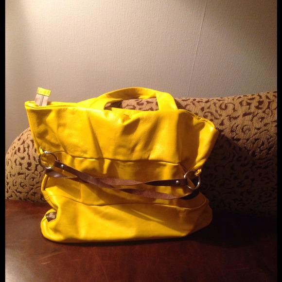 REDUCED Yellow shoulder bag - Picture 1 of 2