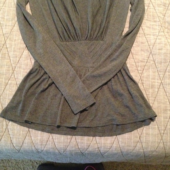 New cute peplum top charcoal - Picture 3 of 4