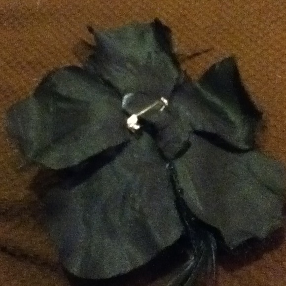 Flower Pin - Picture 2 of 3