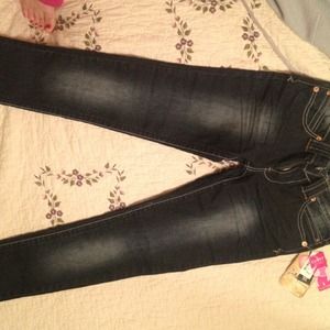 NWT   Cute skinny jeans size9 but fit a bit small