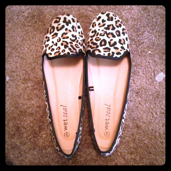 Leopard print flats