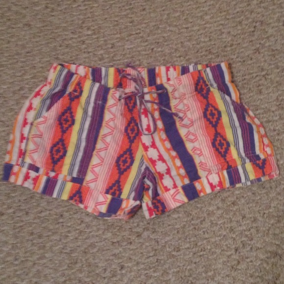 Target Aztec printed shorts - Picture 2 of 3