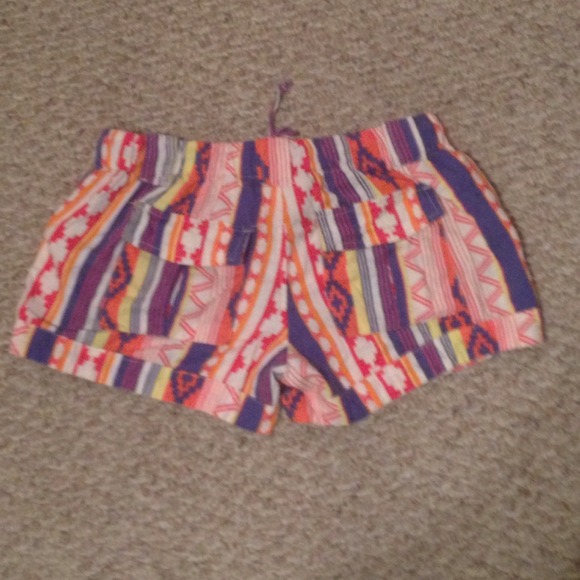 Target Aztec printed shorts - Picture 3 of 3