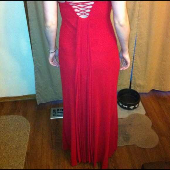Extra pictures of red dress - Picture 3 of 4