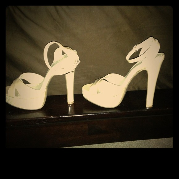 👠SOLD👠 Nude Heels by Chinese Laundry