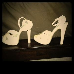 👠SOLD👠 Nude Heels by Chinese Laundry