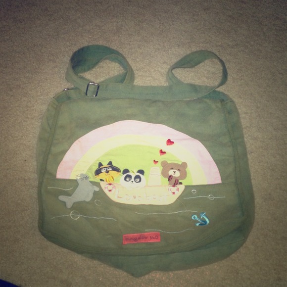 Cute bungalow 360 messenger bag