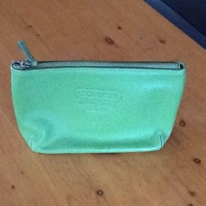 COACH TRAVEL/COSMETIC CASE🐸