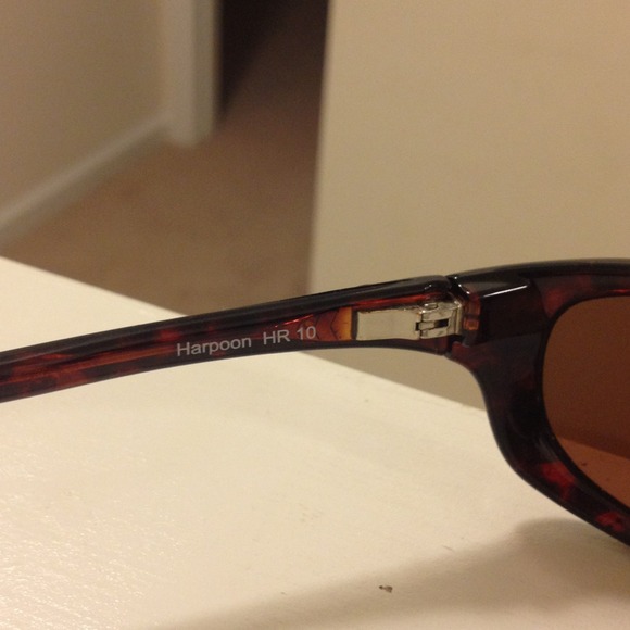 Costa del mar sunglasses with case! main image 4