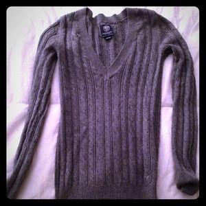 American Eagle grey v neck sweater