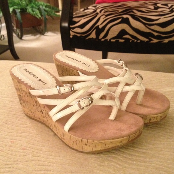 🌼Madden Girl **Nwot**strappy wedges