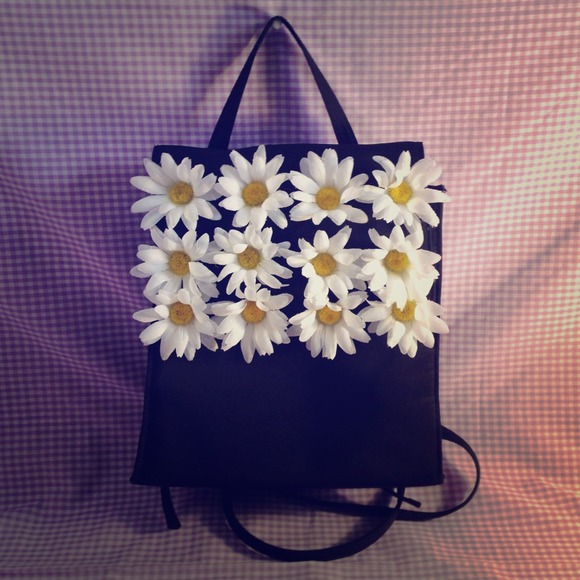✋SOLD✋90s grunge daisy backpack
