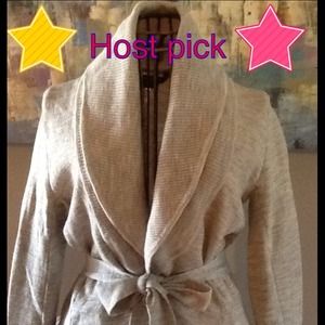 🎈HOST PICK 🎈BCBG sweater⭐❗