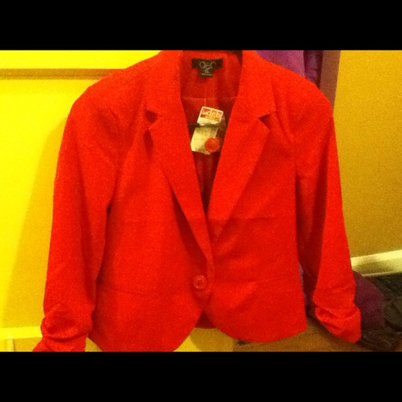 New with tags, red short 3/4 sleeve blazer