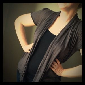 Two Looks in One! Adorable Top!