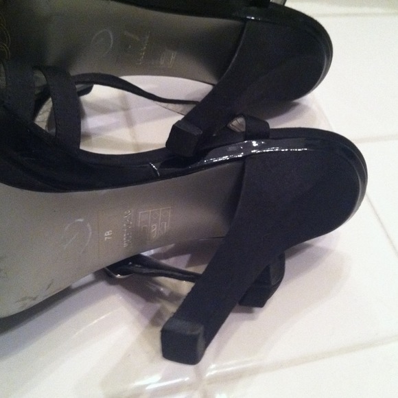 SOLD--Cute Charles David heels great condition - Picture 3 of 3
