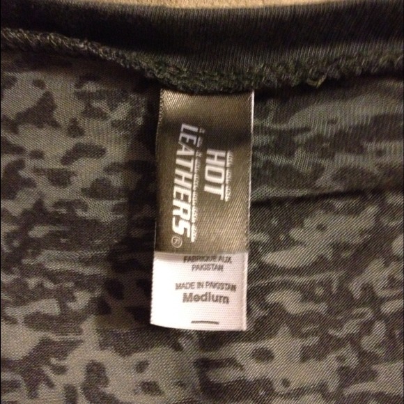 Grey v-neck never worn🎀 - Picture 2 of 2