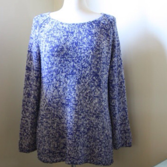 Blue and white comfy sweater size s-l - Picture 1 of 1
