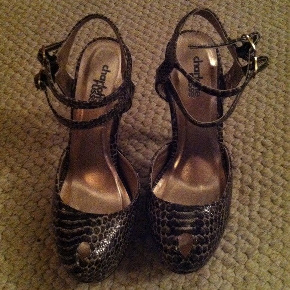 Snakeskin Heel - Picture 3 of 4