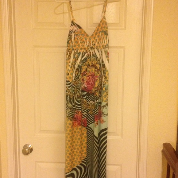 Bundle. Sandals and 2 perfumes